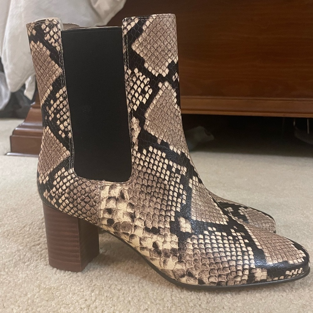 NWT Boots